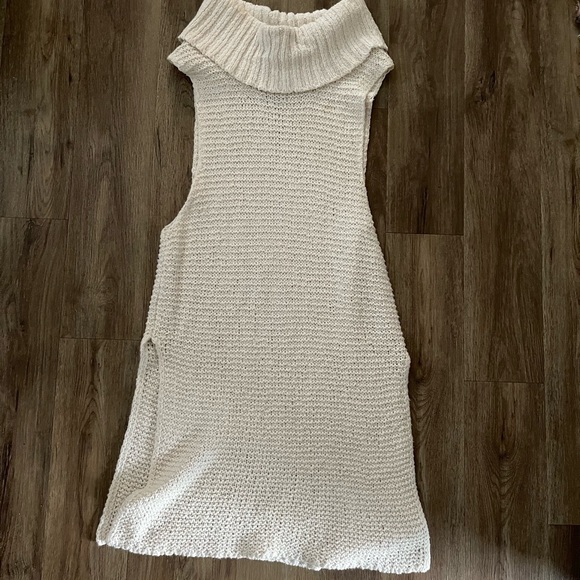 Free People Ivory Comb Turtleneck. - Picture 4 of 16